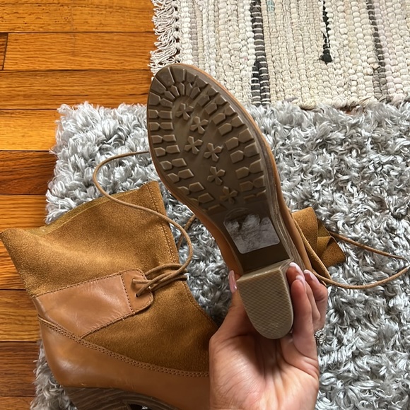SEYCHELLES || womans size 7 gorgeous sexy boho leather caramel booties lace up - Picture 4 of 4